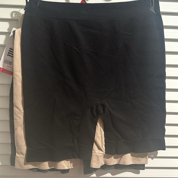 Nwt Skinny Girl (3) Seamless Slip Shorts for all day comfort. Black, taupe, Gray - Picture 4 of 4